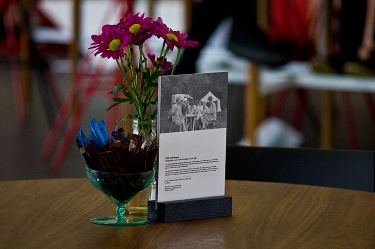 home-cafe-table-talker-reverse